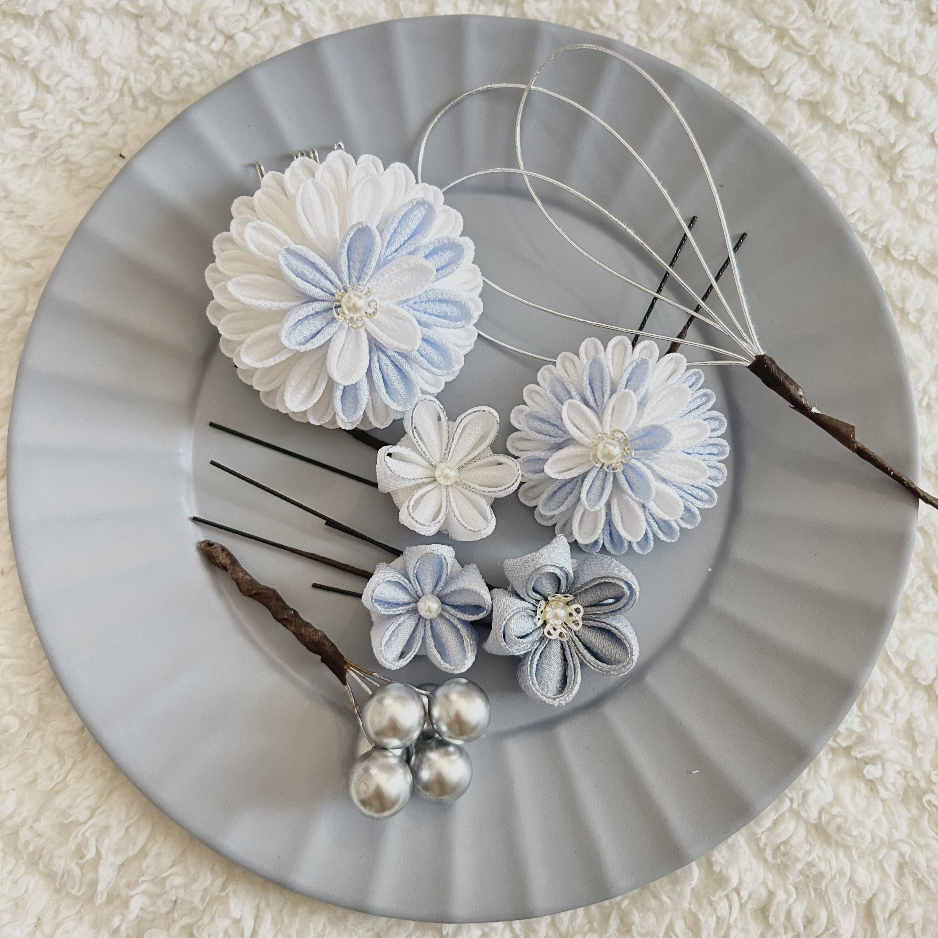 ［Futakusu薄藍×白］つまみ細工　七五三　髪飾り　成人式　卒業　袴　金　ヘアアクセ　リボン　タッセル　かんざし