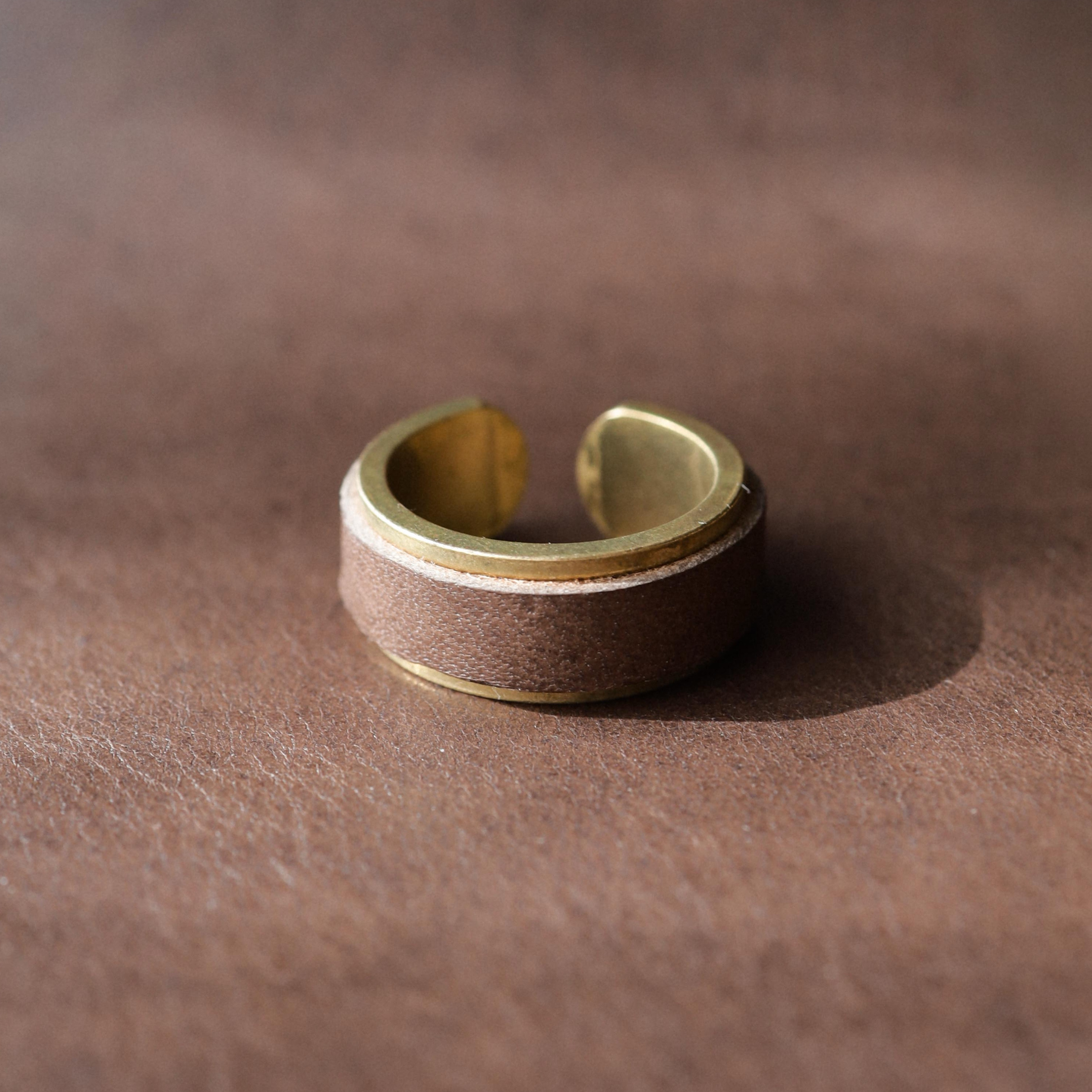 KAKERA LEATHER RING Wide / brown