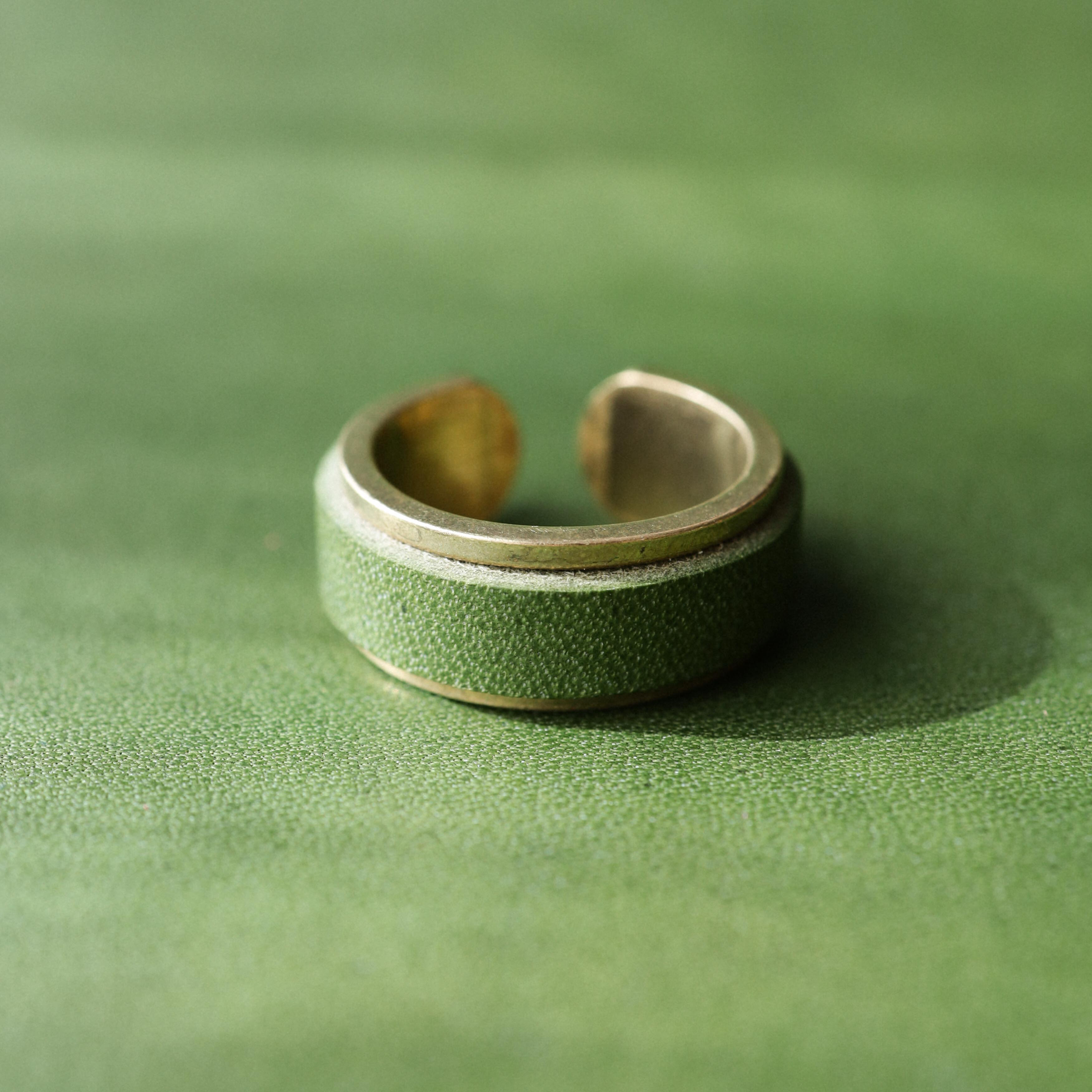 KAKERA LEATHER RING Wide / khaki