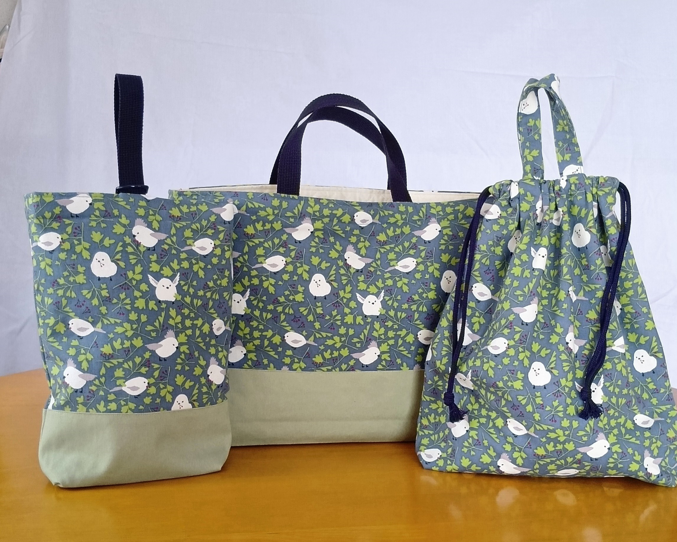 可愛いシマエナガ　ブルーグレー  キルティング　デコレクションズ 　  レッスンバッグ・ 上靴入れ・体操着袋　入園入学準