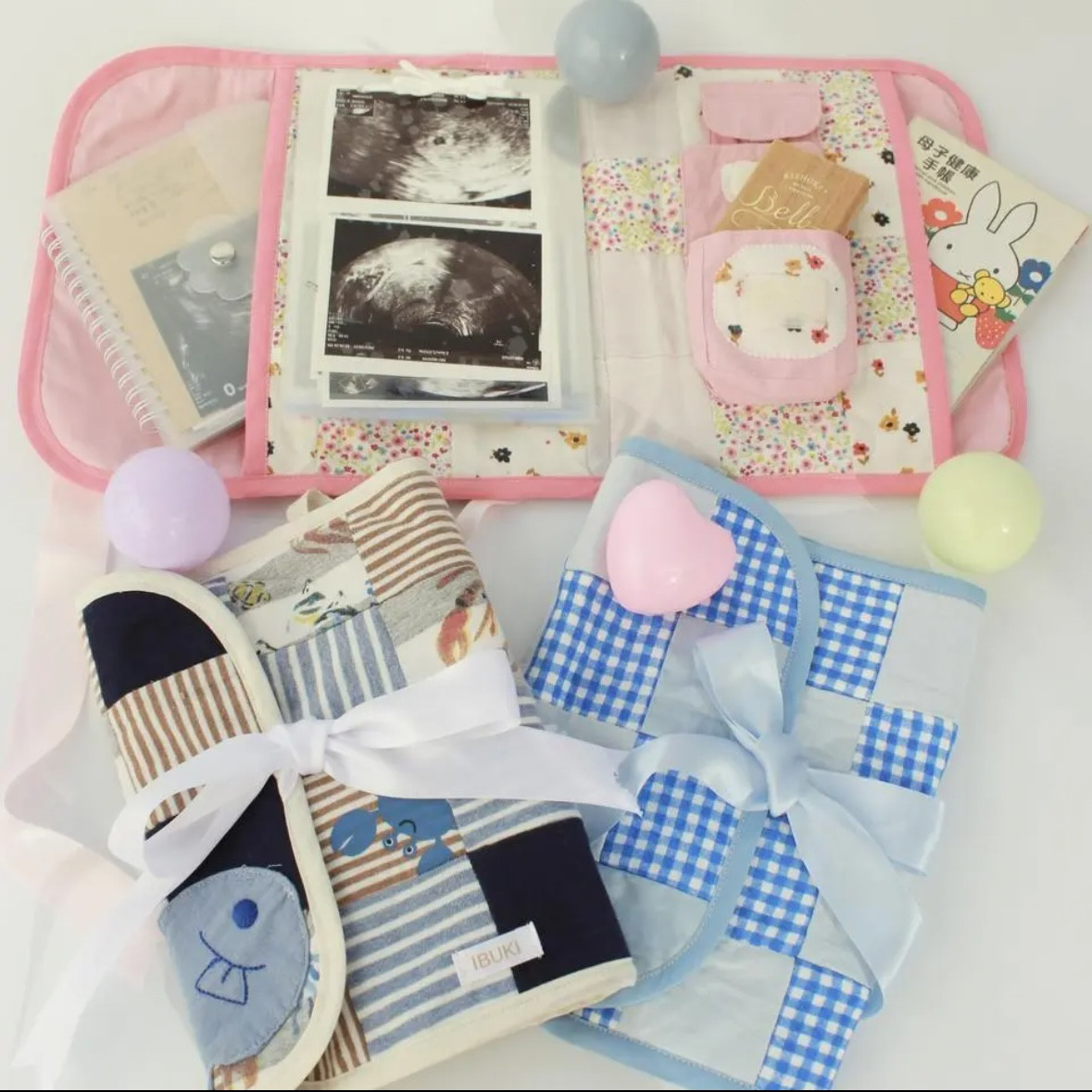 ベビー服リメイクのメモリアルポーチ|エコー写真、臍の緒やファーストヘア、Lサイズの母子手帳がまとまる