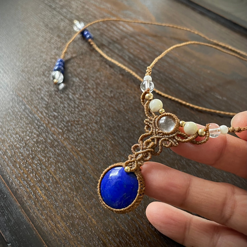 ラピスラズリ【9・12月誕生石】とクリアクォーツの天然石マクラメ編み