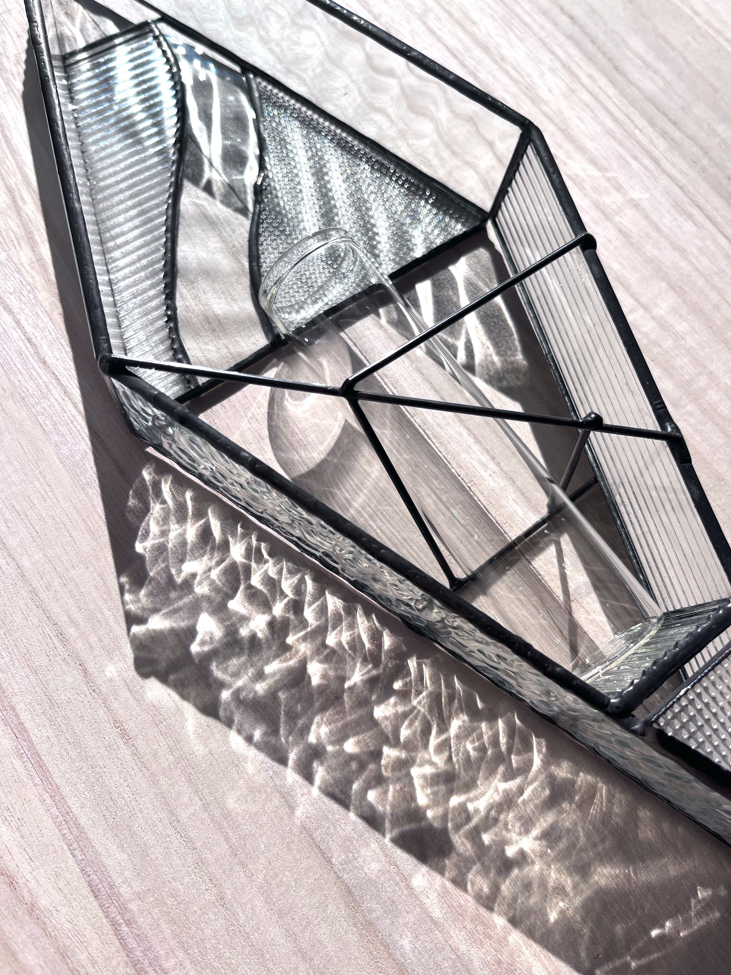 壁のインテリアに　ステンドグラスのフラワーベース・輪挿し【A波クリア】花器　花瓶　ガラス　壁掛け