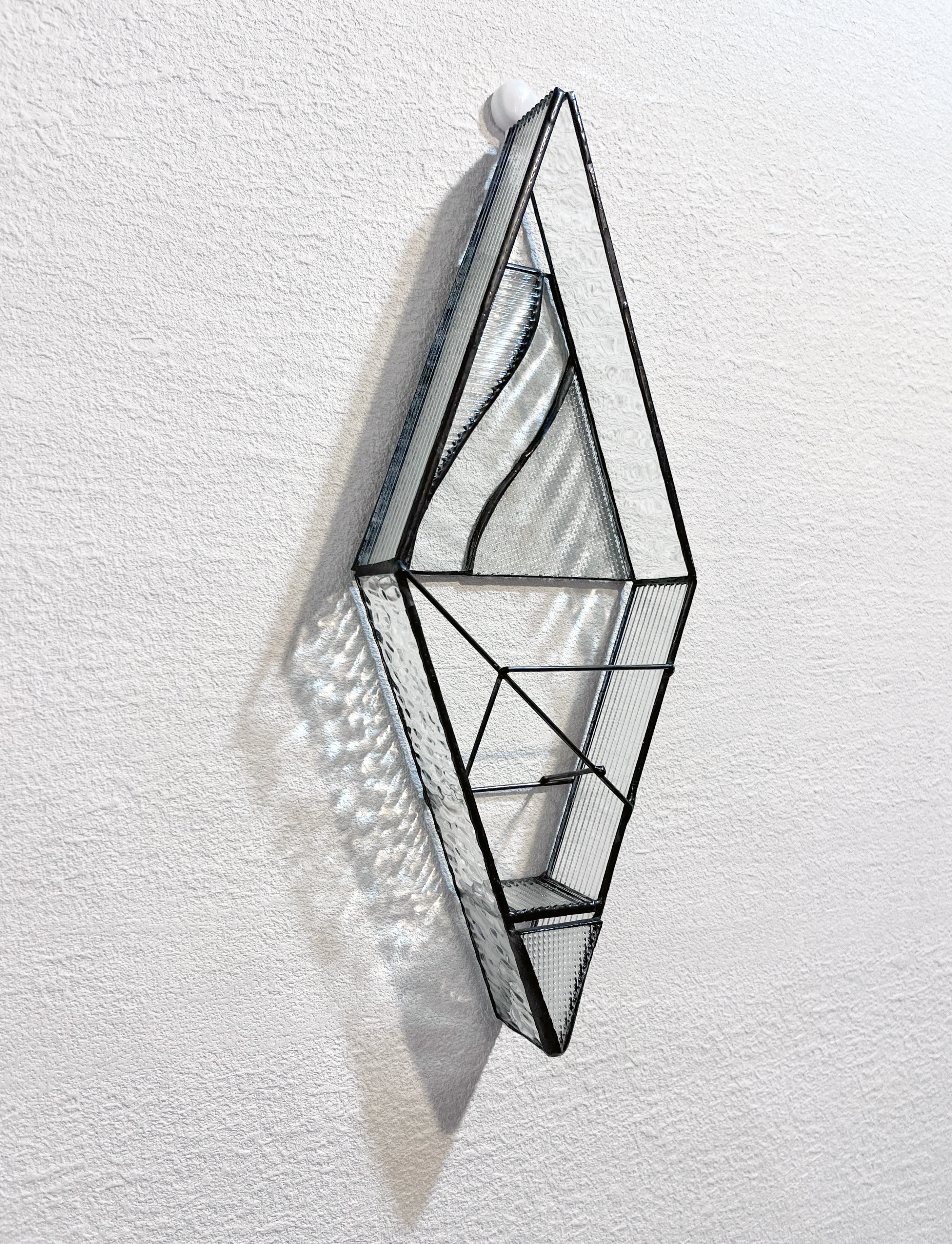 壁のインテリアに　ステンドグラスのフラワーベース・輪挿し【A波クリア】花器　花瓶　ガラス　壁掛け