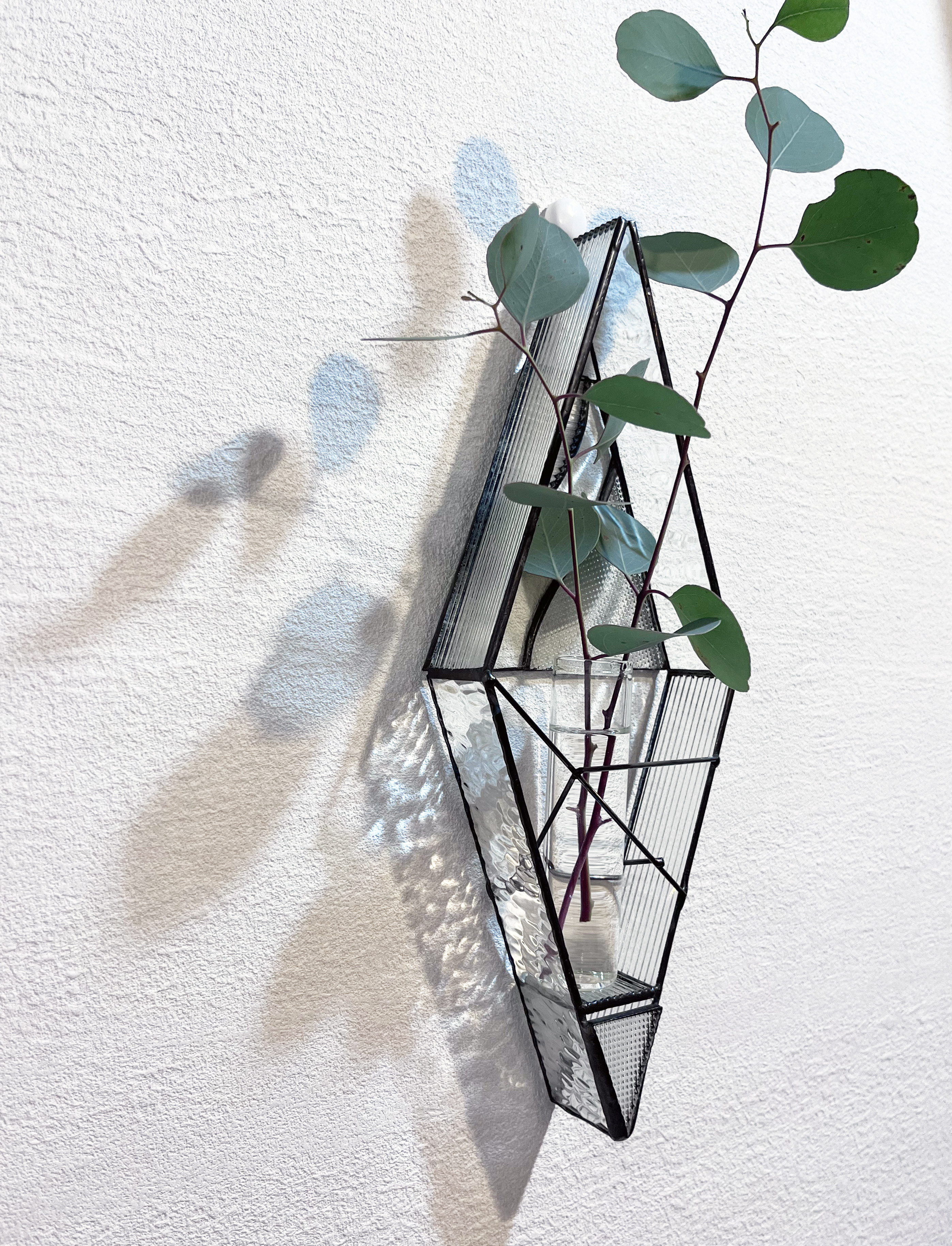 壁のインテリアに　ステンドグラスのフラワーベース・輪挿し【A波クリア】花器　花瓶　ガラス　壁掛け