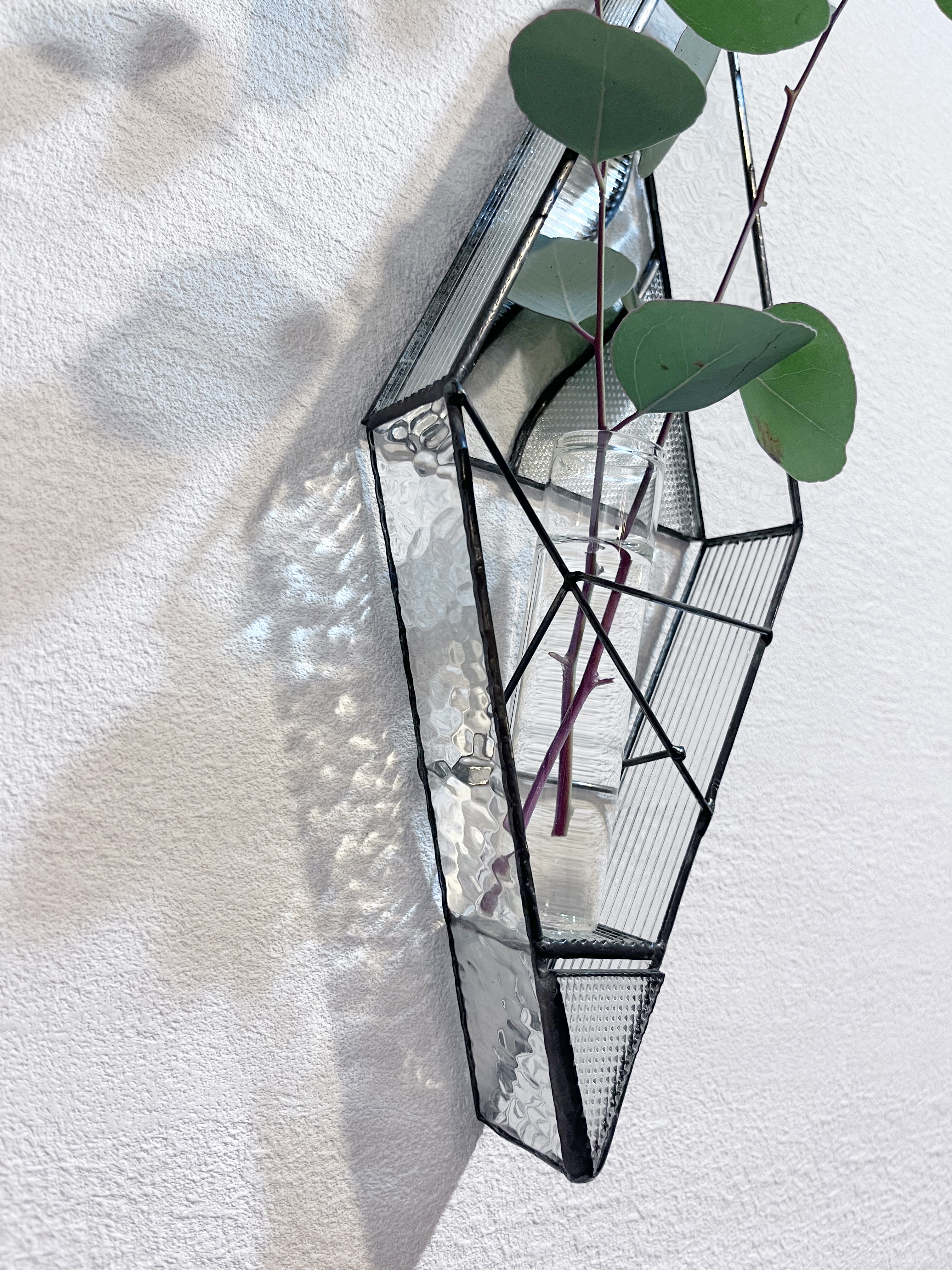 壁のインテリアに　ステンドグラスのフラワーベース・輪挿し【A波クリア】花器　花瓶　ガラス　壁掛け