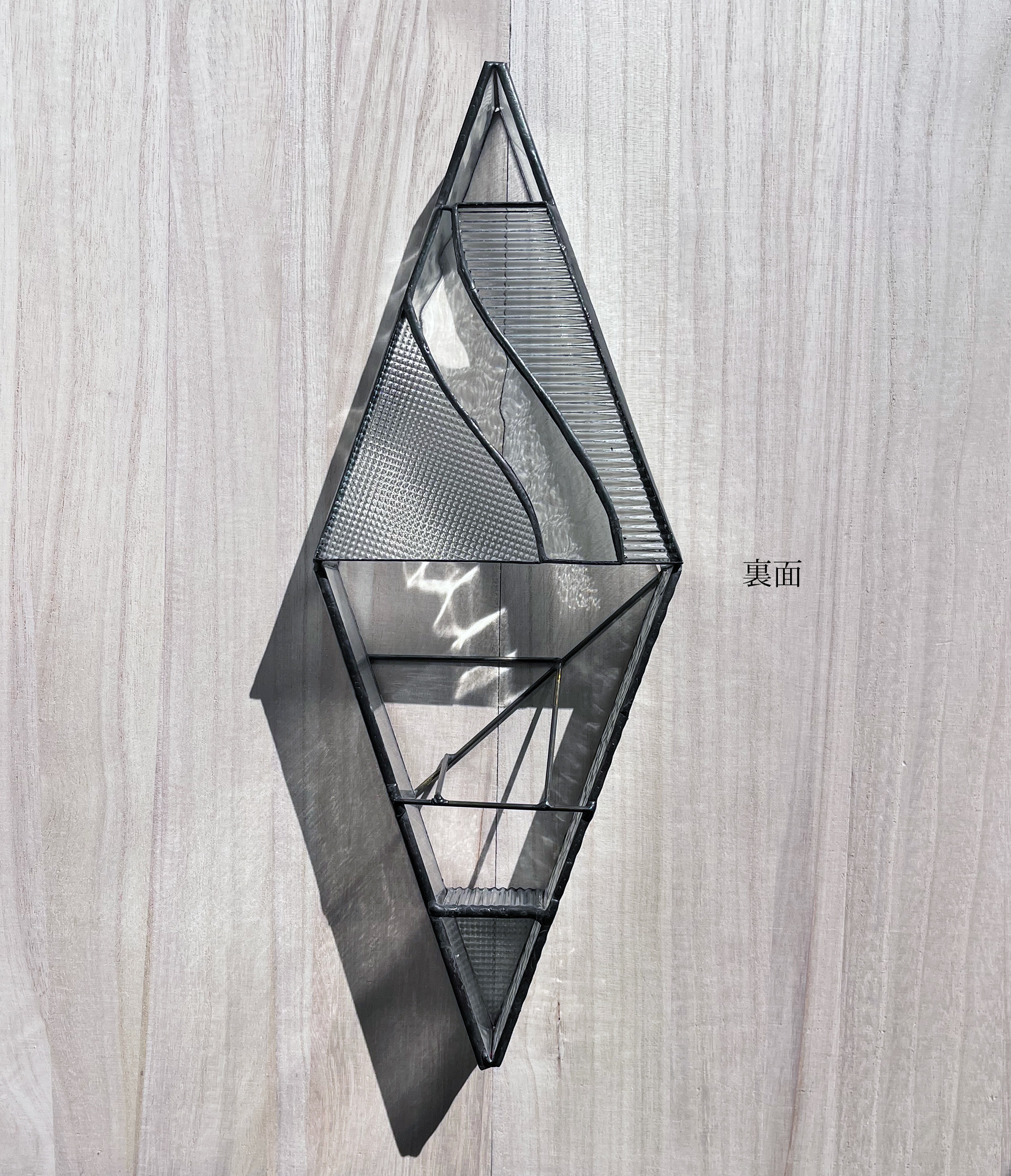 壁のインテリアに　ステンドグラスのフラワーベース・輪挿し【A波クリア】花器　花瓶　ガラス　壁掛け