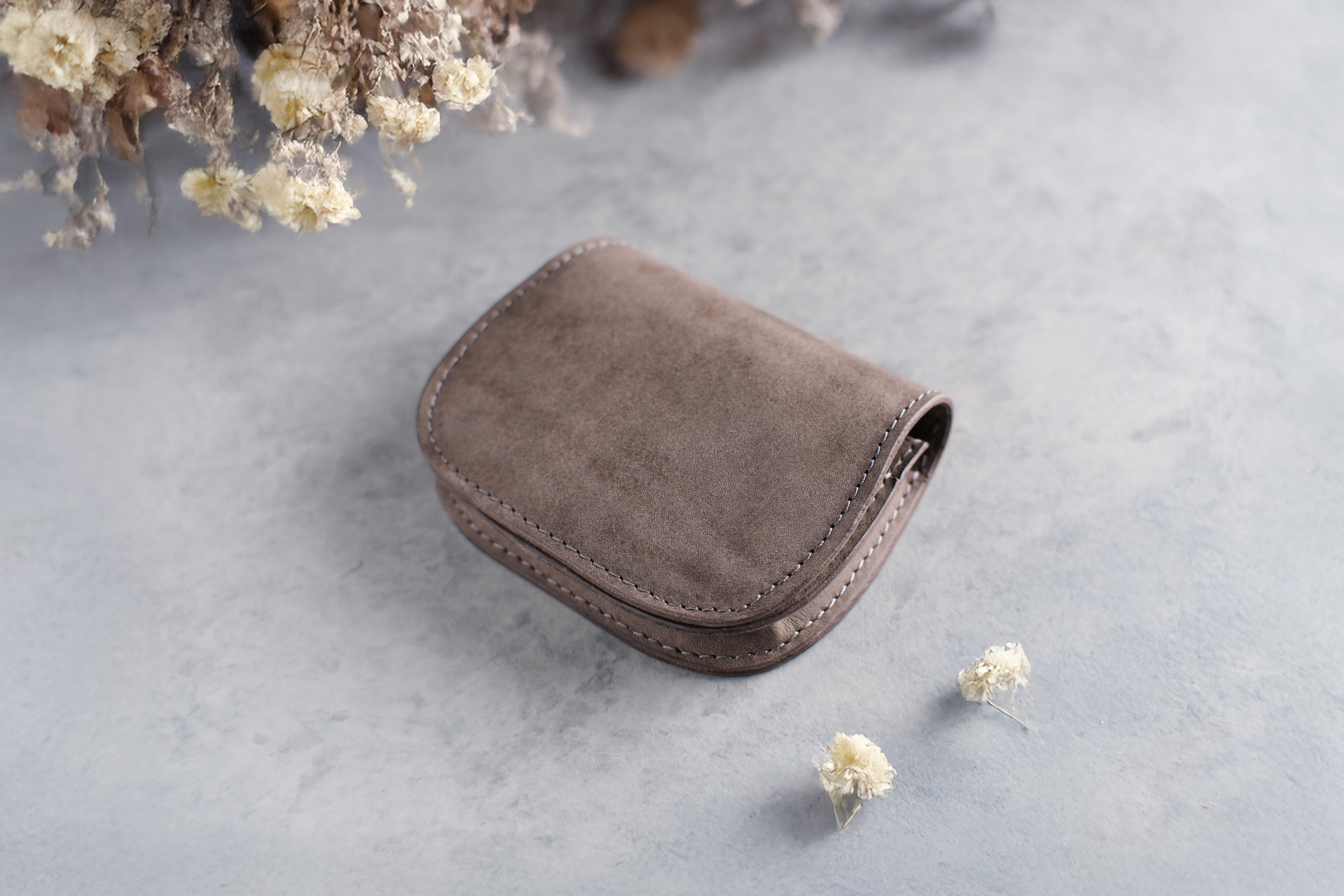 Piccolo Wallet - 二つ折りコンパクトウォレット　本革　ｲﾀﾘｱﾝﾚｻﾞｰ　グレー