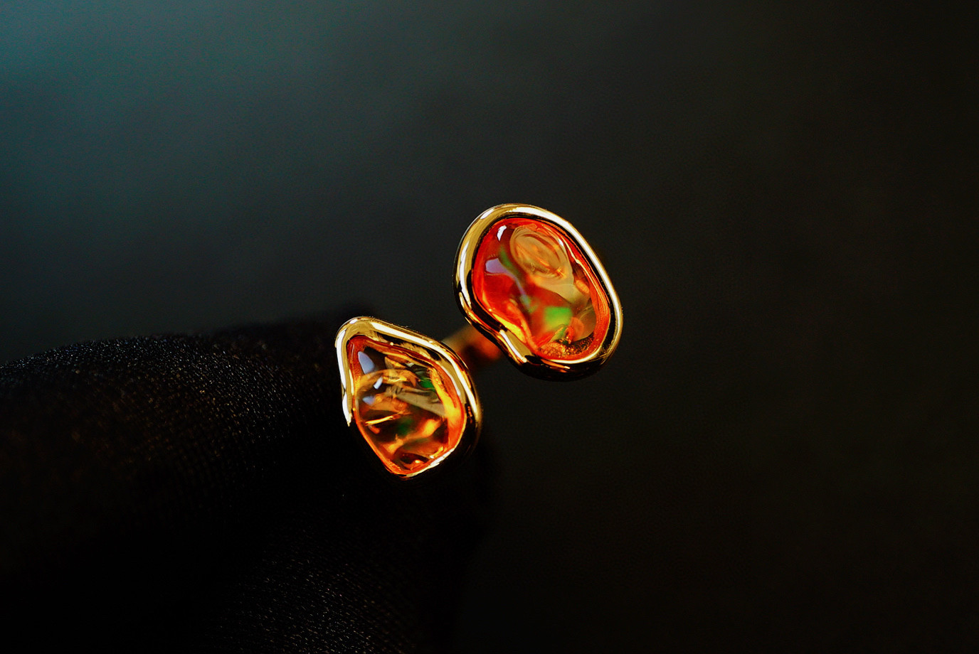 「双子星」天然ファイアオパール　  純真　神の石　10月誕生石　K18 指輪　リング　1.95ct　メキシコ産