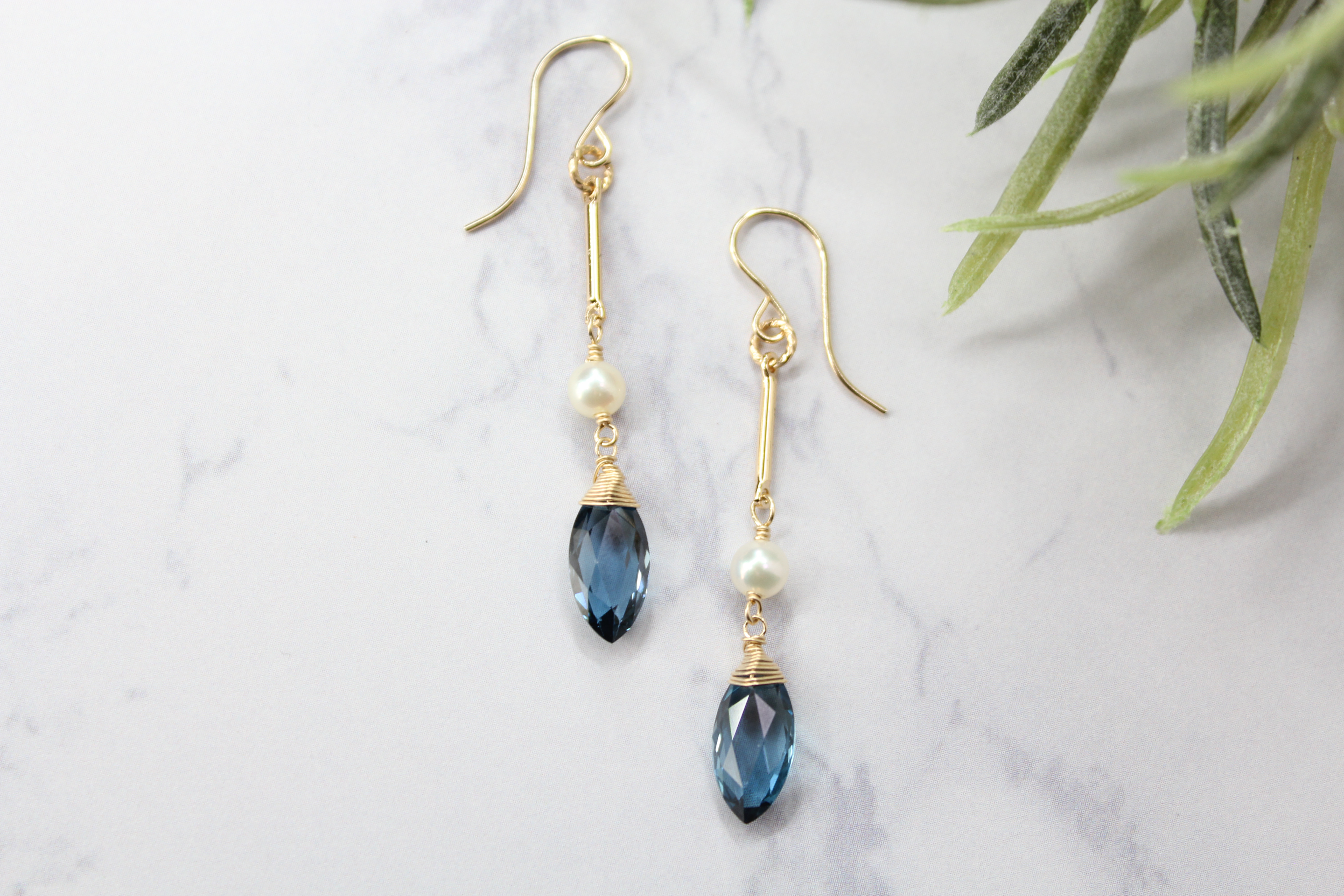 No.481 ロンドンブルートパーズとあこやパールのバーピアス