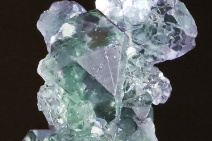 超超奇美 多面体クラスター 自然界によるアートの傑作 グラッシーグリーン＆パープル 天然 フローライト7g 鉱物 標本