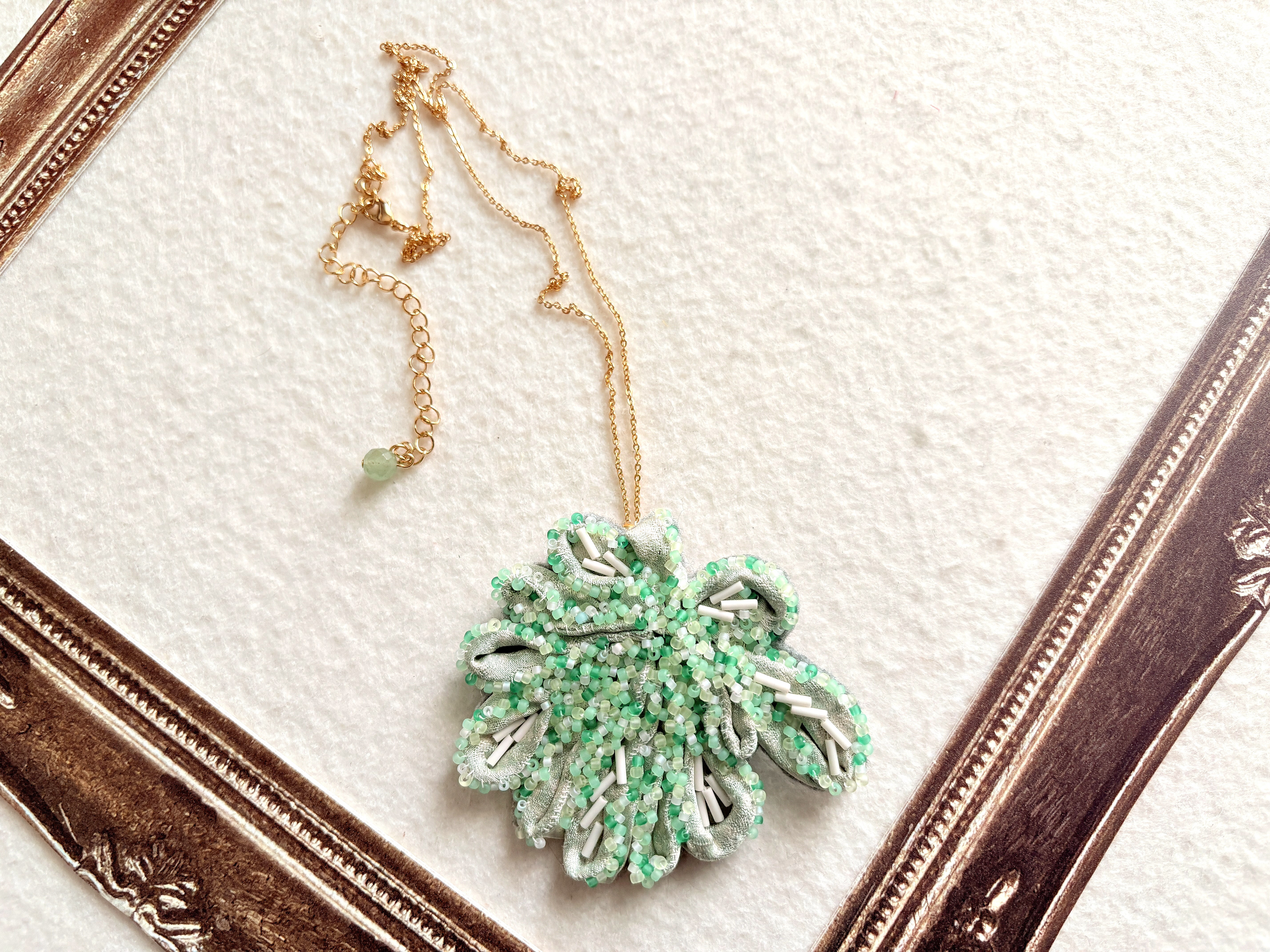 モスグリーン着物のお花にビーズを散りばめたペンダント＆ブローチ