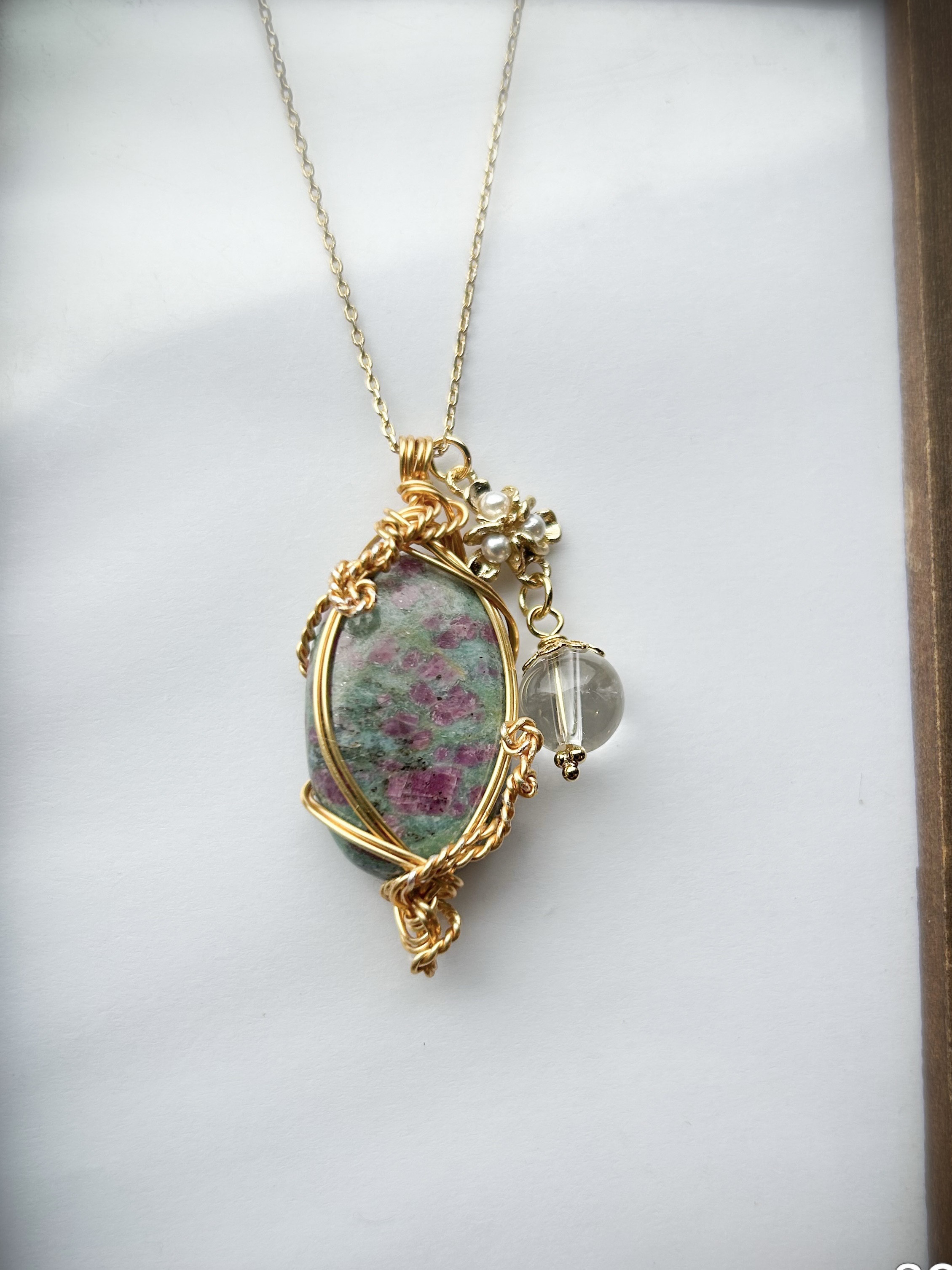 ルビーインカイヤナイトネックレス