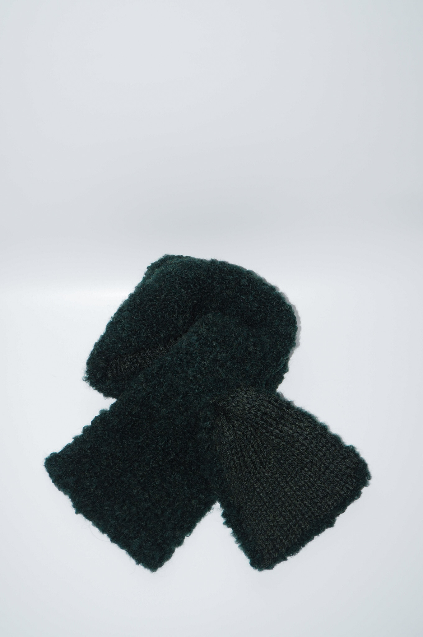 【ADAM Scarf Dark green】スリットマフラー | ハンドニット | モコモコ