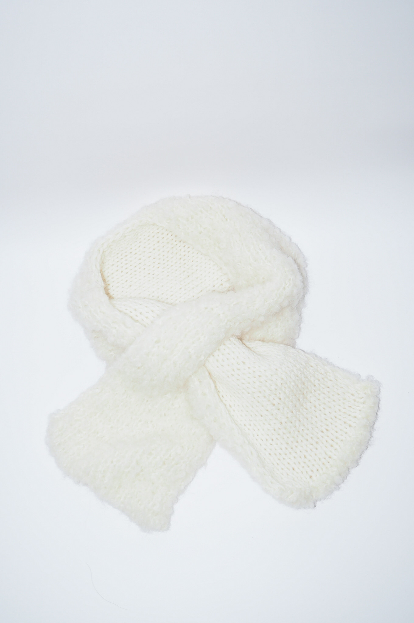 【ADAM Scarf White】スリットマフラー | ハンドニット | モコモコ
