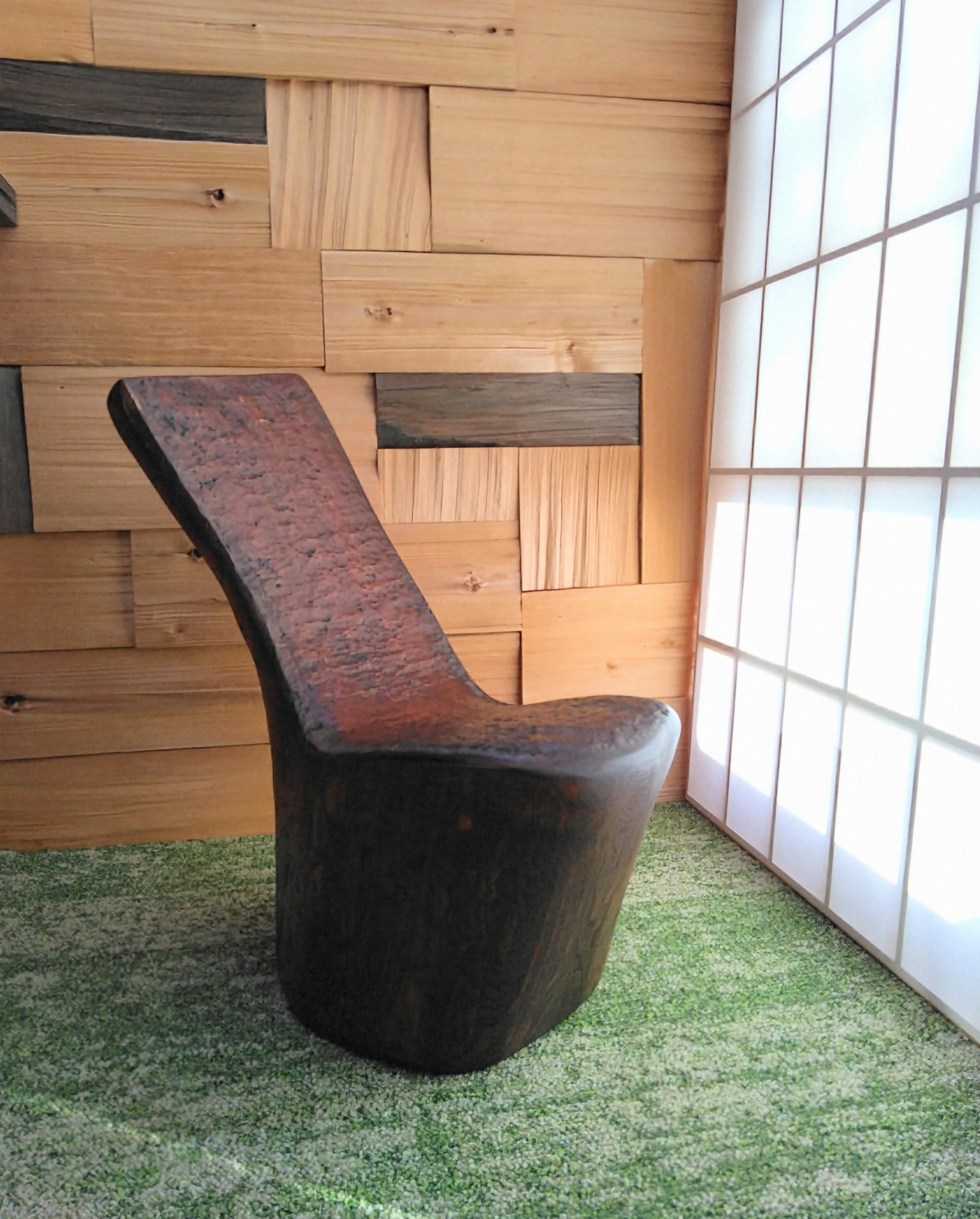 背もたれ付きまるた椅子　〜一木の椅子・欅〜