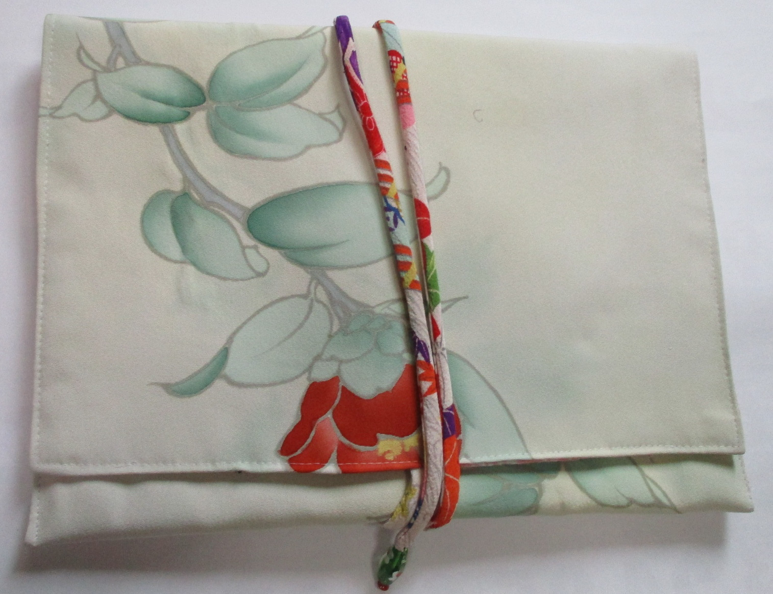 ８５３２　花柄の振袖で作ったタブレット入れ