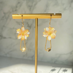 秋の花 コスモス ピアス 秋桜 レジン ワイヤー ディップフラワー 1ペア