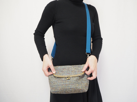 マルチカラーファブリックがまぐち2wayショルダーバッグ｜インポートファブリック｜ツイード調｜A5サイズ対応｜一点もの 8枚目の画像