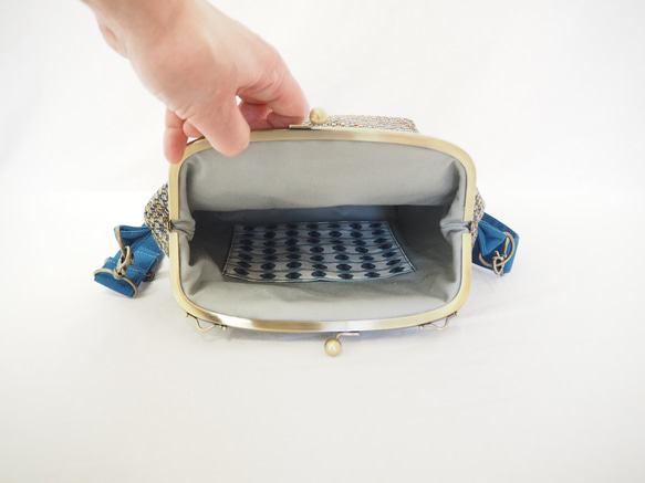 マルチカラーファブリックがまぐち2wayショルダーバッグ｜インポートファブリック｜ツイード調｜A5サイズ対応｜一点もの 6枚目の画像