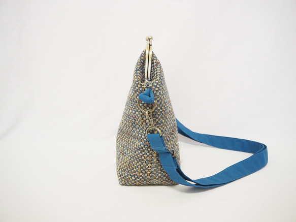 マルチカラーファブリックがまぐち2wayショルダーバッグ｜インポートファブリック｜ツイード調｜A5サイズ対応｜一点もの 4枚目の画像