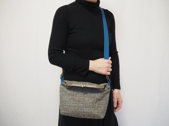 マルチカラーファブリックがまぐち2wayショルダーバッグ｜インポートファブリック｜ツイード調｜A5サイズ対応｜一点もの 2枚目の画像