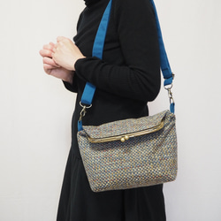 マルチカラーファブリックがまぐち2wayショルダーバッグ｜インポートファブリック｜ツイード調｜A5サイズ対応｜一点もの 7枚目の画像