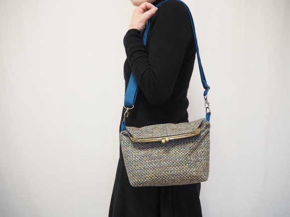 マルチカラーファブリックがまぐち2wayショルダーバッグ｜インポートファブリック｜ツイード調｜A5サイズ対応｜一点もの 11枚目の画像