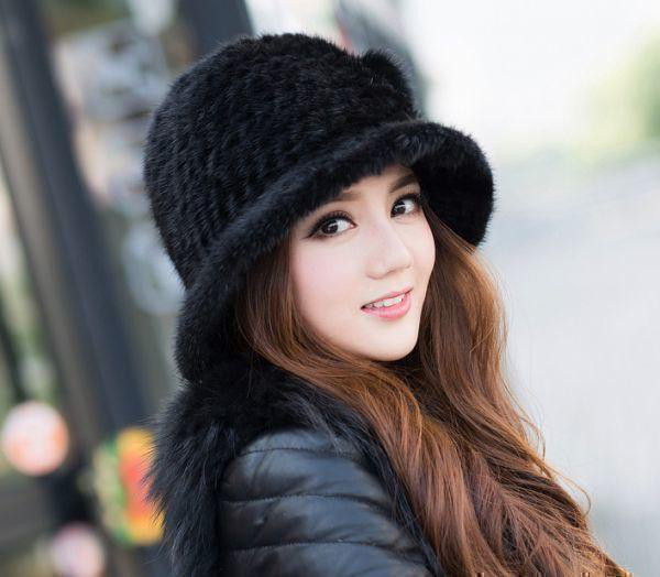 上品に煌めく刺し毛が魅力ミンク編み込みハット 黒 /毛皮 リアルファー