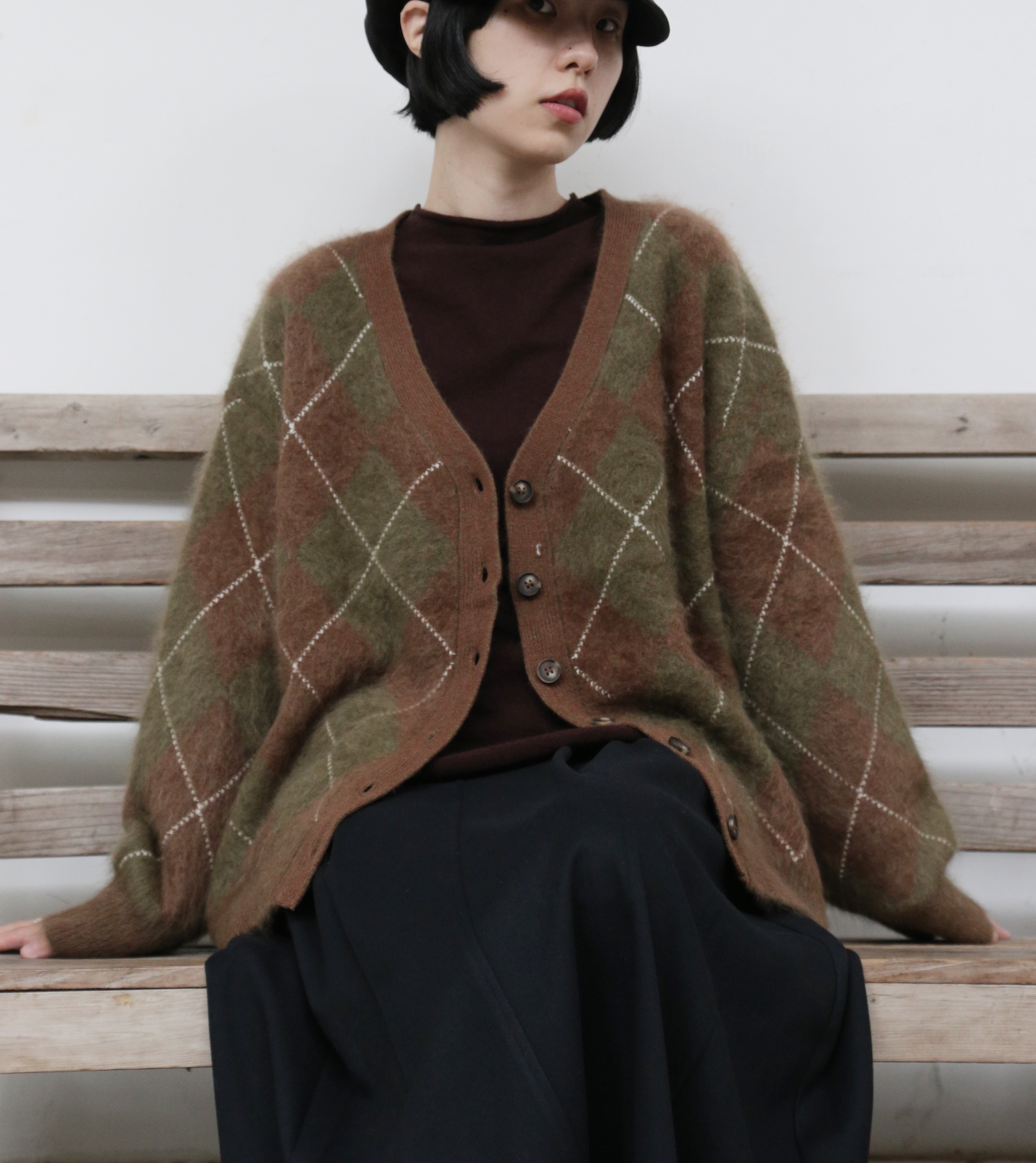 防寒性とおしゃれさを兼ね備えた、秋冬の必須アイテム ウールとカシミヤ混カーディガン   茶色＊グリーン　251124-2