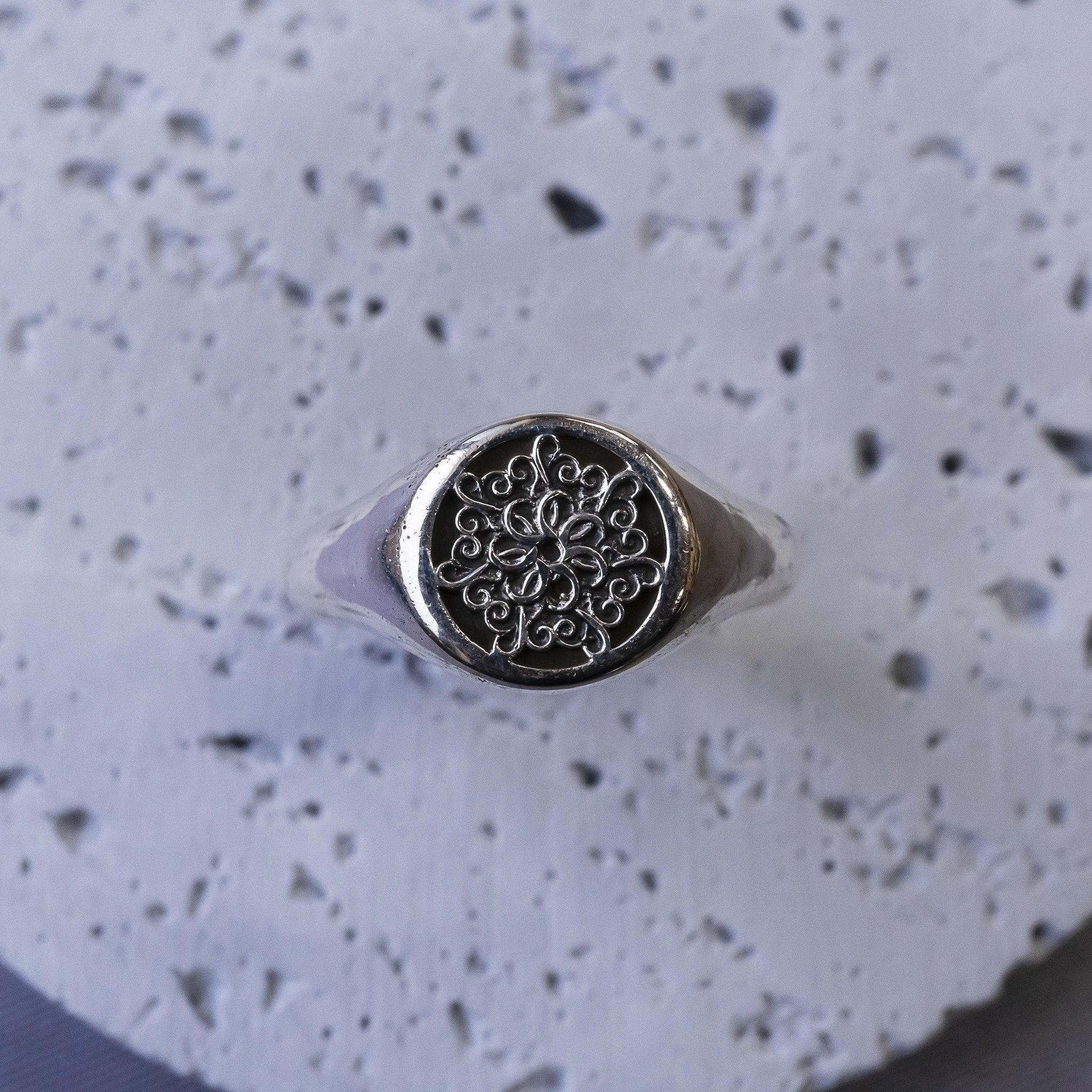 【シグネット】印台　モチーフ　花　燻し　シルバー925リング　選べるカラー　送料無料　【受注生産】S-062