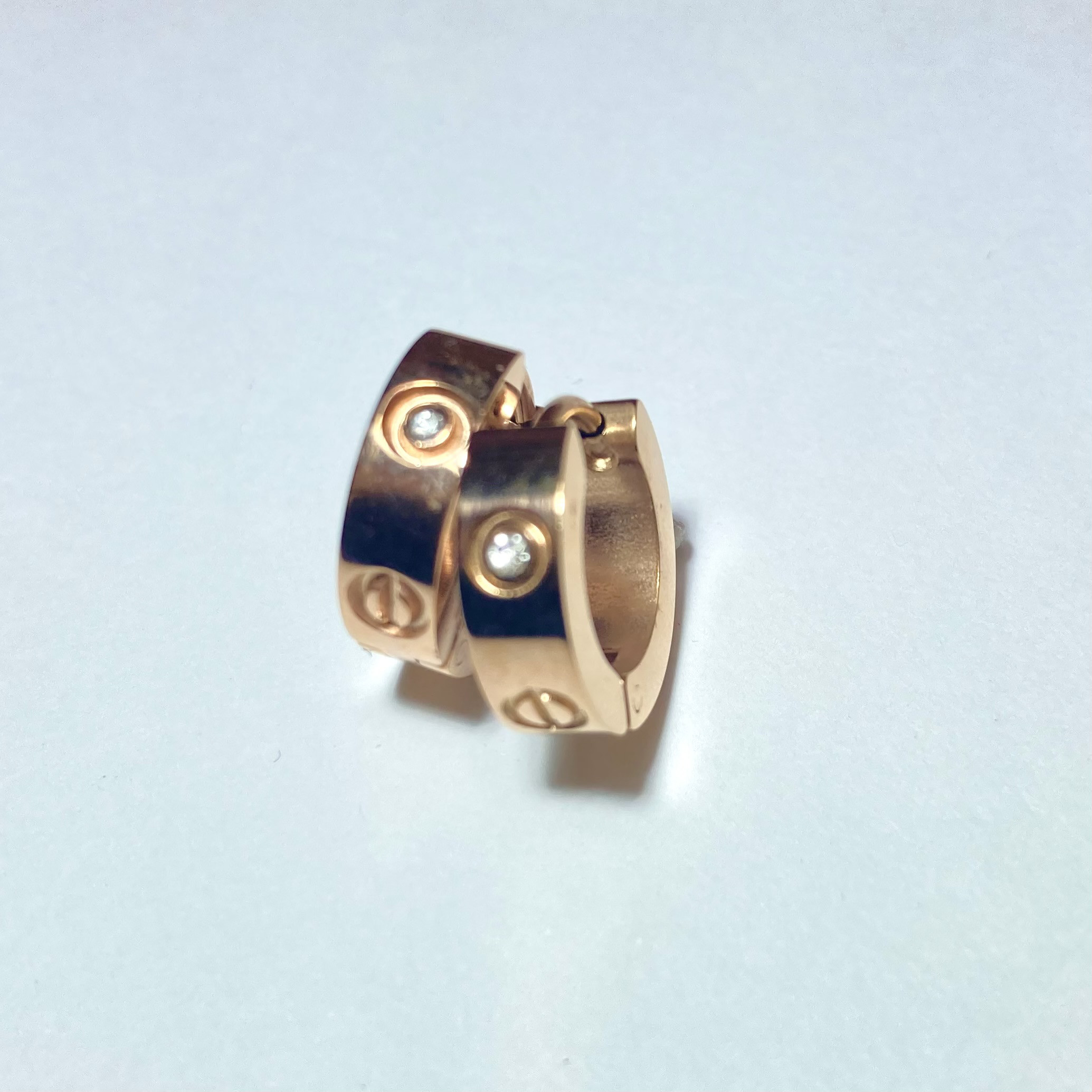 高品質18金GPローズゴールド　ラブ　フープ　ハグ　ピアス