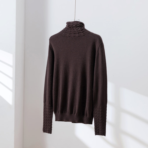 冬季必備單品，兼具保暖性和高品質。羊毛針織高領毛衣，四色可選。 251110 第12張的照片