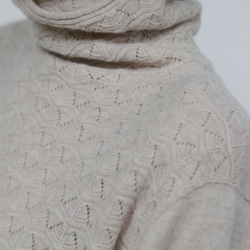 冬季必備單品，兼具保暖性和高品質。羊毛針織高領毛衣，四色可選。 251110 第3張的照片