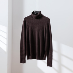 冬季必備單品，兼具保暖性和高品質。羊毛針織高領毛衣，四色可選。 251110 第11張的照片