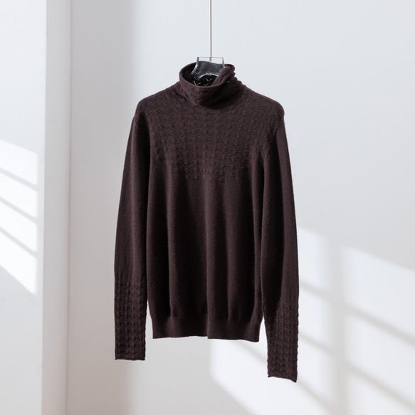 冬季必備單品，兼具保暖性和高品質。羊毛針織高領毛衣，四色可選。 251110 第11張的照片