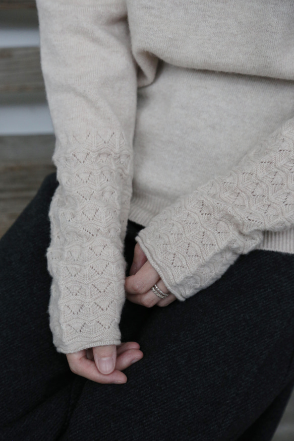 冬季必備單品，兼具保暖性和高品質。羊毛針織高領毛衣，四色可選。 251110 第6張的照片