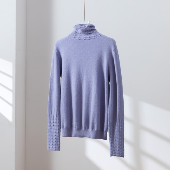 冬季必備單品，兼具保暖性和高品質。羊毛針織高領毛衣，四色可選。 251110 第9張的照片