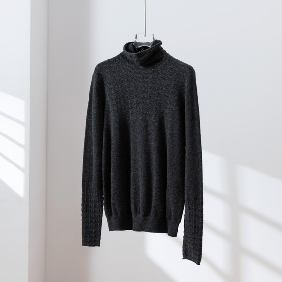 冬季必備單品，兼具保暖性和高品質。羊毛針織高領毛衣，四色可選。 251110 第14張的照片