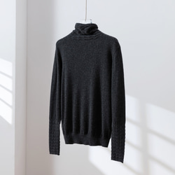 冬季必備單品，兼具保暖性和高品質。羊毛針織高領毛衣，四色可選。 251110 第15張的照片