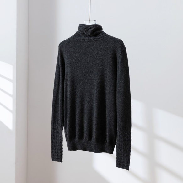 冬季必備單品，兼具保暖性和高品質。羊毛針織高領毛衣，四色可選。 251110 第15張的照片