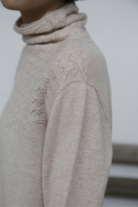 冬季必備單品，兼具保暖性和高品質。羊毛針織高領毛衣，四色可選。 251110 第4張的照片