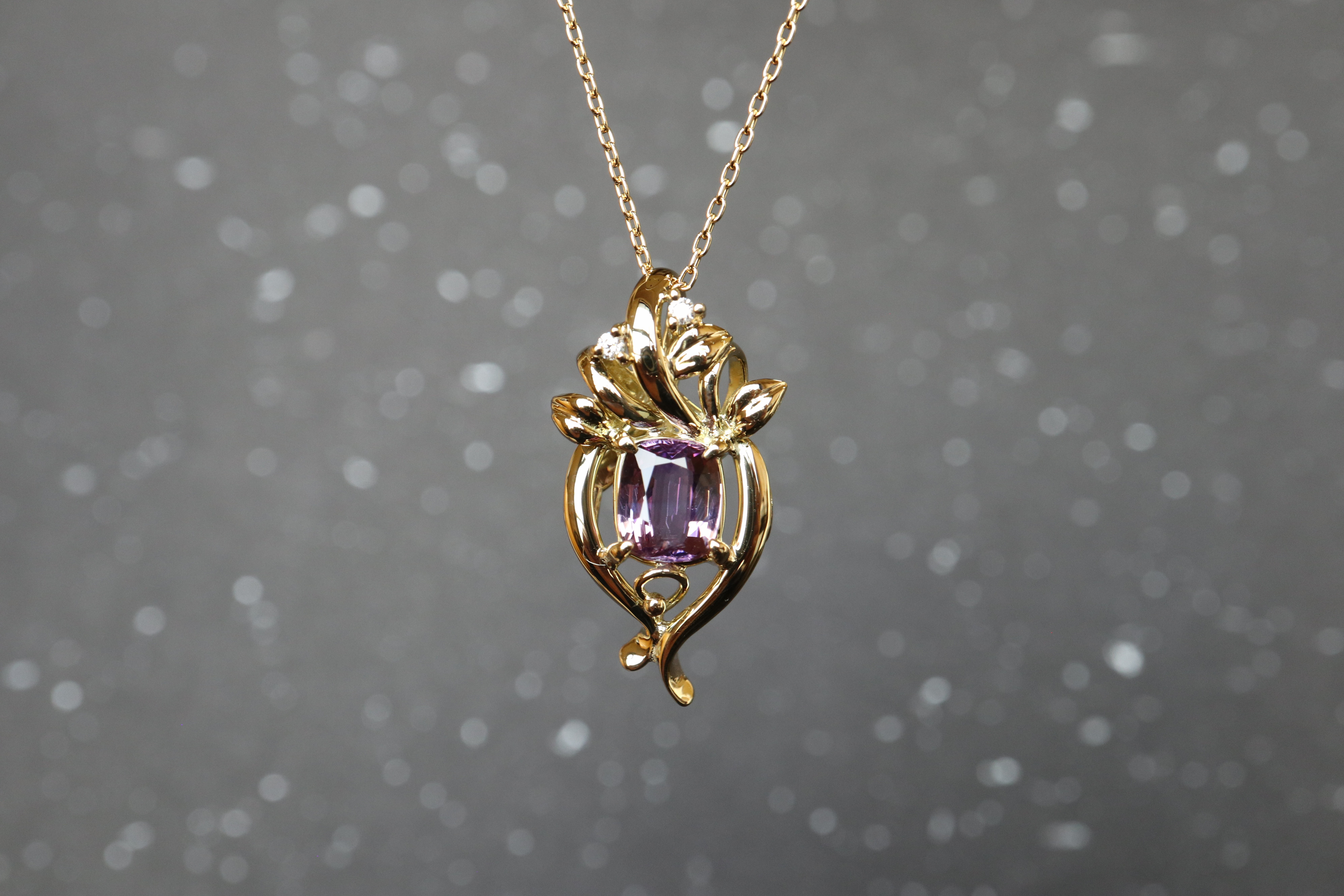 パープルゾイサイト（ソーティングあり）　ティアラデザインペンダントトップ１８金イエローゴールド　ダイヤモンド入り