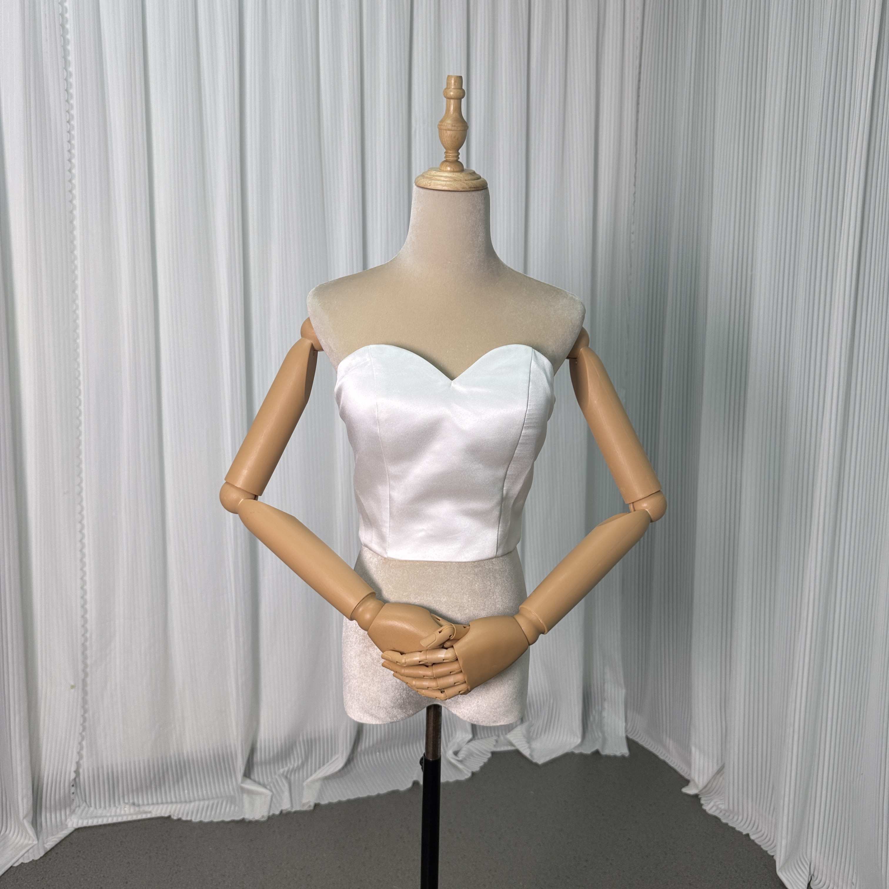 送料無料！トップス  光沢サテン ベアトップ ファスナー ミニ 花嫁/ウェディングドレス 二次会 前撮り