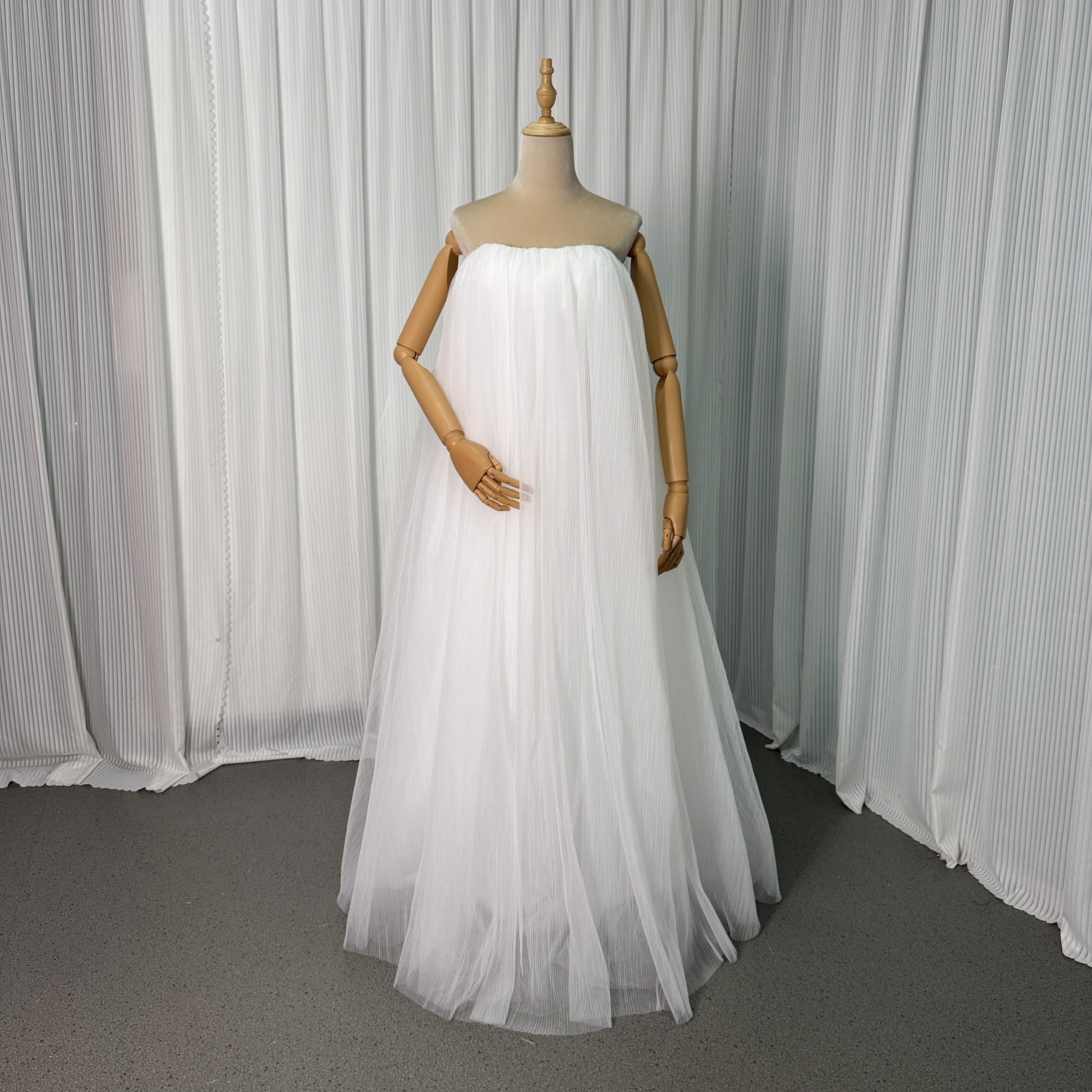 送料無料！ウエディングドレス 揺らめく裾 ビスチェドレス ロング プリーツドレス 結婚式 抜群におしゃれ度が際立つ 花嫁