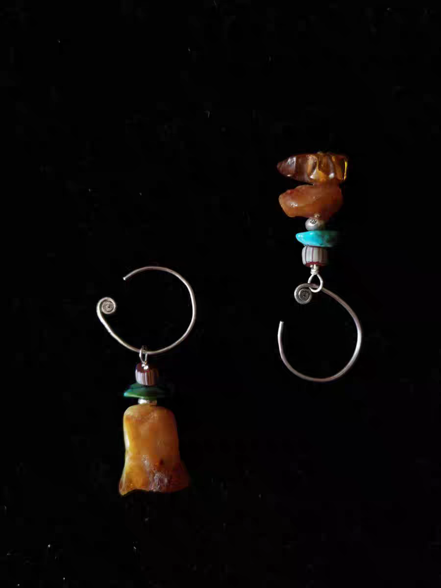 手作り琥珀原石イヤリング トルコ石アクセント