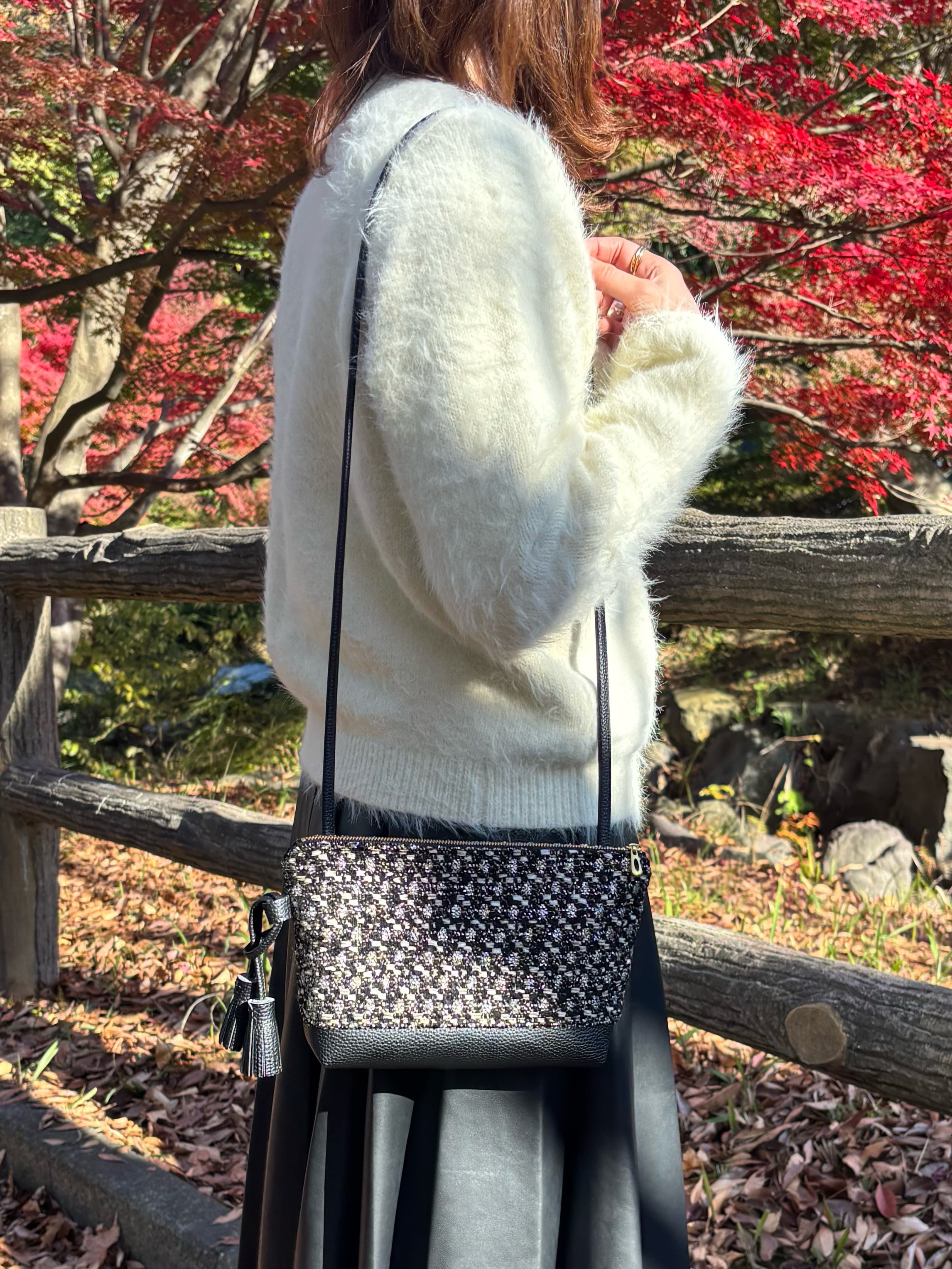 【ブラックファンシーツイード×フェイクレザーポシェット】