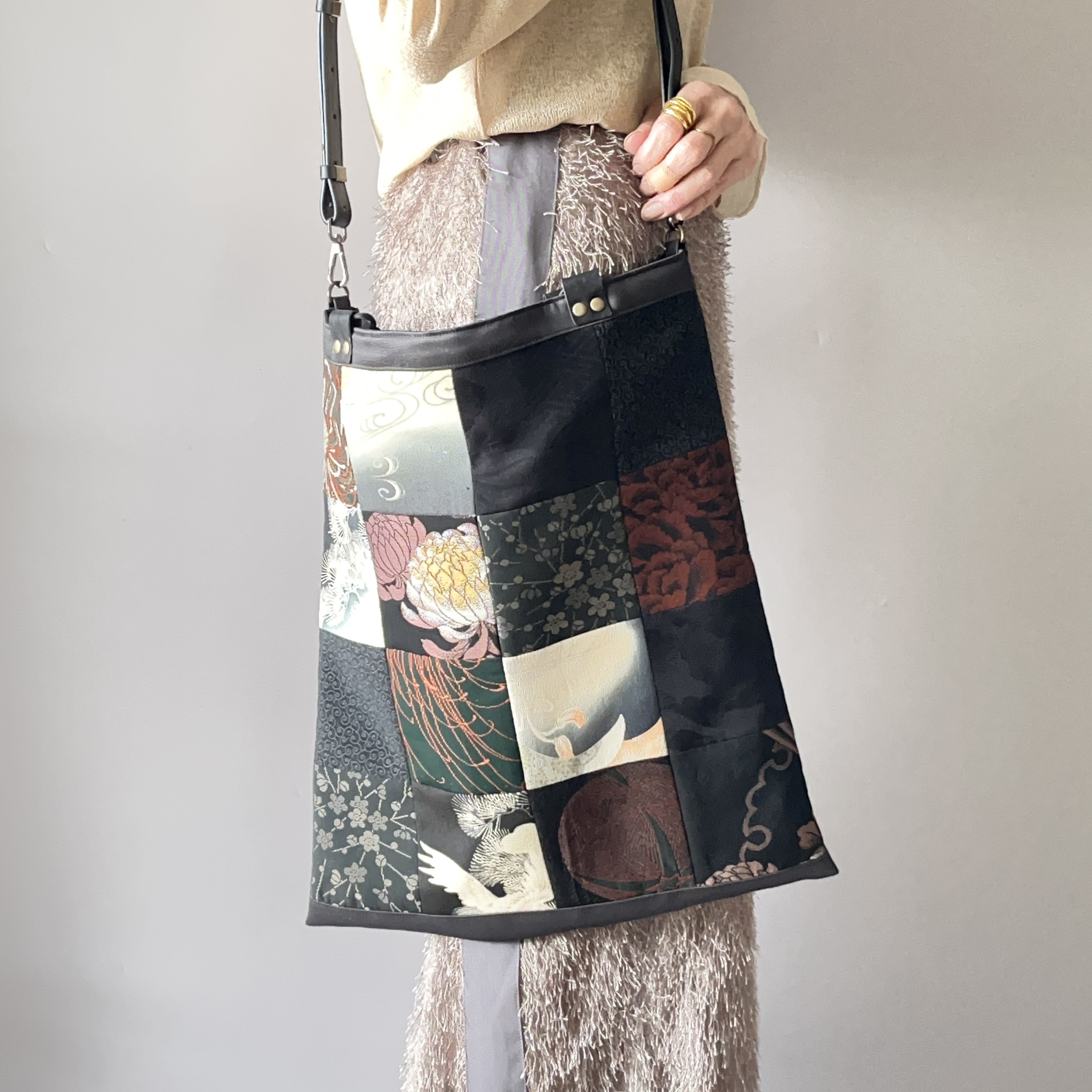 着物リメイク2wayバッグ　トート　ショルダー　大きめ　和モダン　黒系-1
