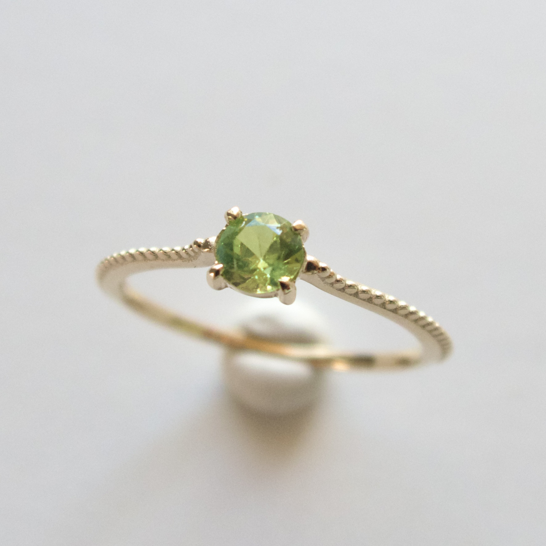 《デマントイドガーネット｜Demantoid Garnet》天然石K10イエローゴールドリング／ANUENUE