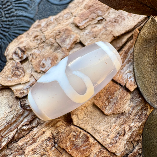 激レア【老玉髄 白白】白蛇天珠 t131 天然石 円と縁 by.TAMAKO 通販